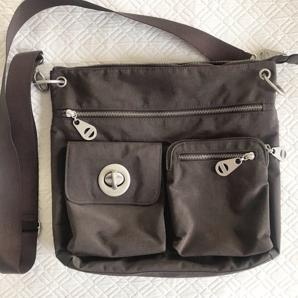 Baggallini crossbody handbag with adjustable strap